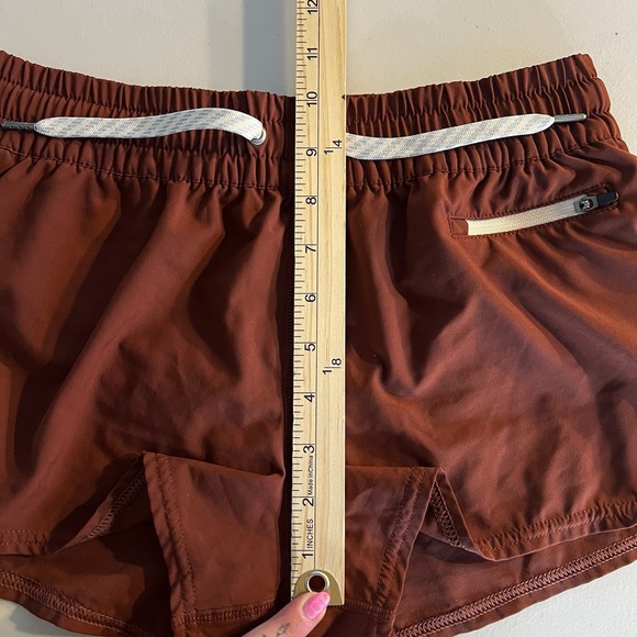Vuori Clementine 2" Shorts Maroon Drawstring Lined VW304 Women's Size Small - Picture 6 of 7